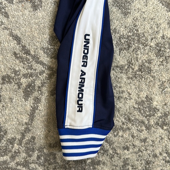 Under Armour Sweatshirt - Picture 5 of 6